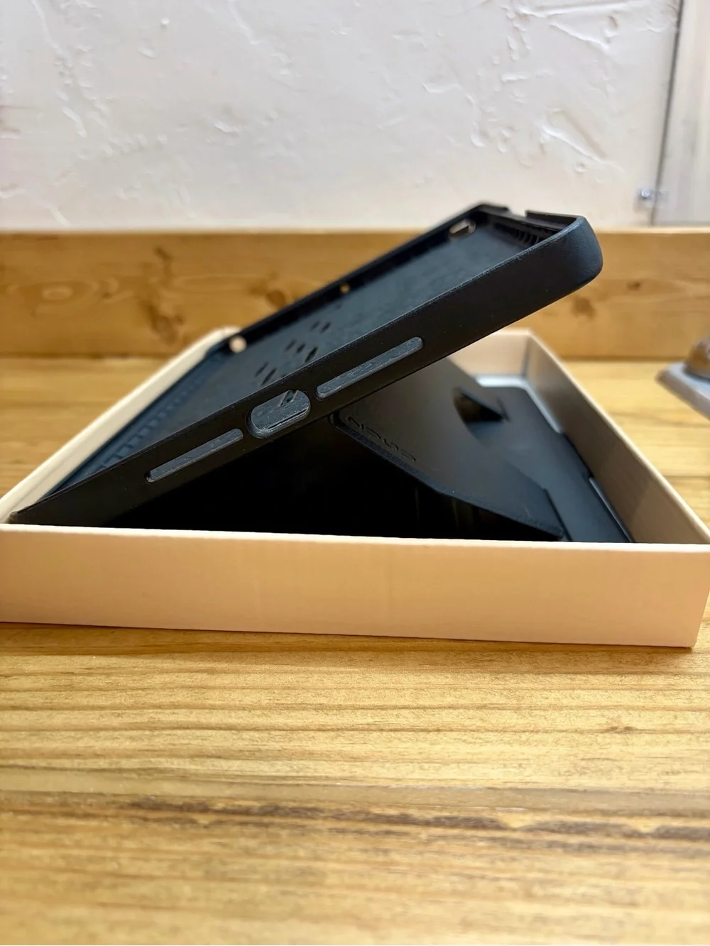 Black iPad Zugu case